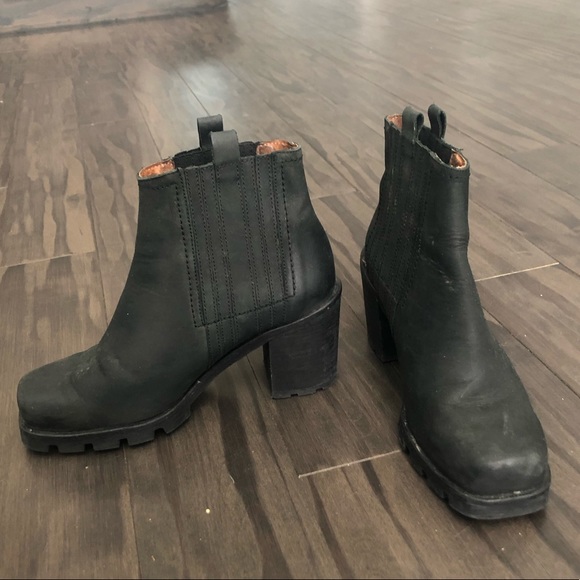 Square toe Rustic leather booties - Picture 2 of 4